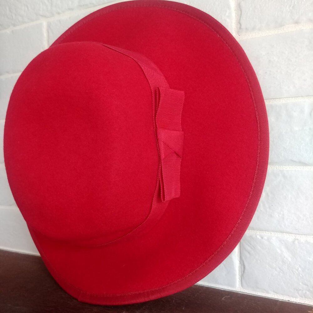 Vintage Womens red wool hat with brim and ribbon made in Poland